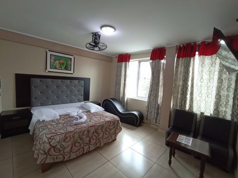 COLONIAL SUITE