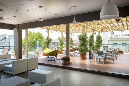 Plus Florence Отели рядом с достопримечательностью «Свети Флоренция»