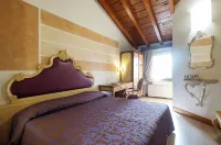 La Corte San Lorenzo Hotel dekat Oratorio Casa del Giovane