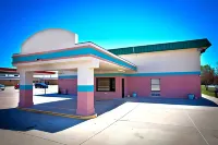 Days Inn by Wyndham Park City Kansas فنادق في Park City
