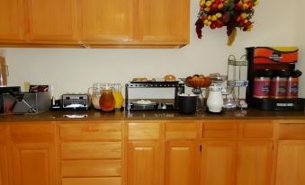 The Best Inn & Suites - Housity