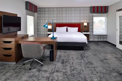 Hampton Inn & Suites Greensboro Downtown Các khách sạn ở Gilmer
