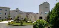 Howard Johnson by Wyndham la Plata Hotels near Pineapple Phone