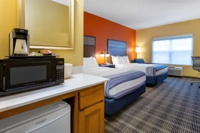 AmericInn by Wyndham Fulton Clinton Hotel dekat Bickelhaupt Arboretum