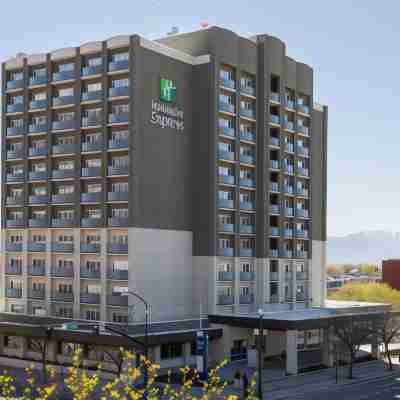 Holiday Inn Express & Suites Milledgeville Hotel Exterior