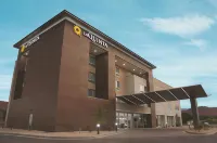 卡納巴拉昆塔溫德姆套房飯店 Skylite Boat Rentals附近的飯店