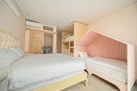Gluck Room