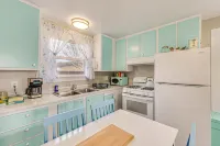 Cozy NorCal Cottage 2 Mi to Redwoods and Beaches! Hotel di Orick