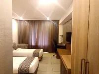 Hotel Savithri Отели в г. Кадинамкулам