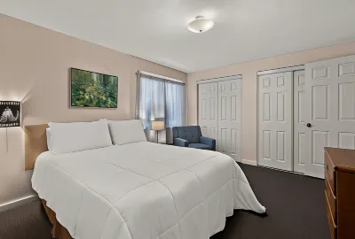 Traverse Bay Inn Hotels in East Bay Township