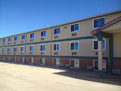 Value Inn & Suites Salina Hotels in Салајна