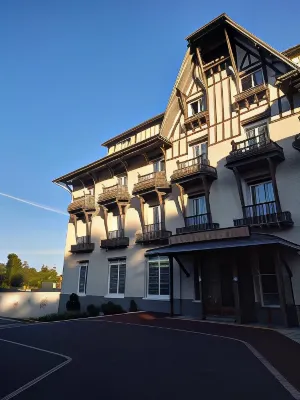 Hotel le Continental فنادق في Forges-les-Eaux