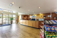 Days Inn by Wyndham Peterborough - parking
