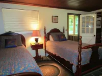 The Yearling Cabins - parking