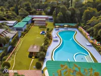 Tea Heaven Resort - piscina
