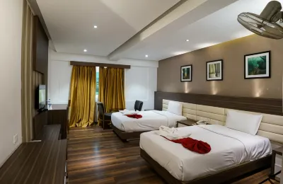 Emarald Hotel Calicut Hotels near Sree Thazhe Karimbayil Kuttichathan Kavu