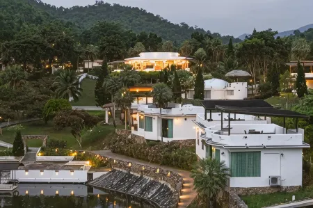 Swiss Valley Hip Resort Отели в г. Суан Пхынг