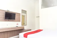RedDoorz Near Alun Alun Wonosobo Hotel di Sigaluh