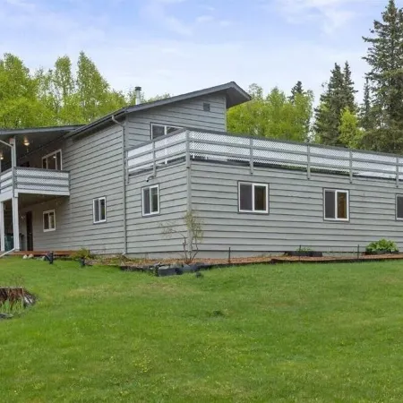 Rustic Luxury with Hot Tub and Spa Room! Large 4 Bedroom 2 Bath, Sleeps 12!