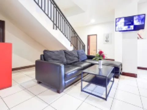 Hotel O Rappocini Near Rsia Paramount Hotel di Rappocini