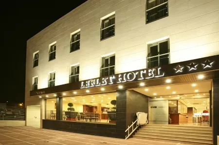 Leflet Valme Отели в г. Дос-Эрманас