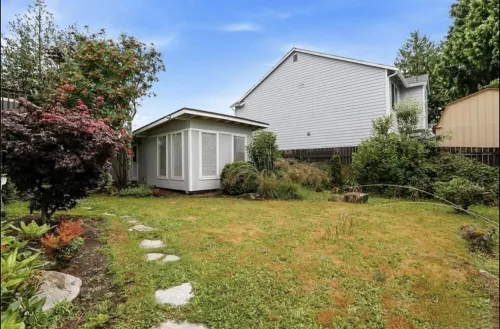 Private Cottage, 5 mins to Groceries & Alderwood mall! Hotels in Alderwood Manor