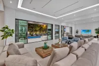 9BR Opulent Villa Emerald Hotels in North Miami Beach