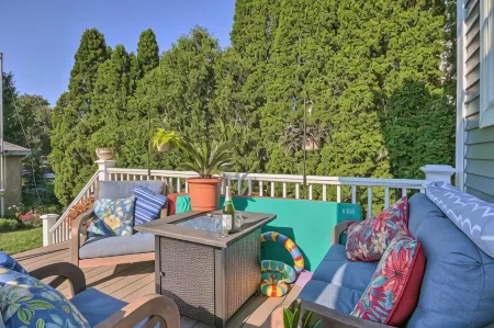 New London Hideaway Near Beaches and Local Spots!