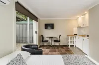 Parkville Place Serviced Apartments - Motels