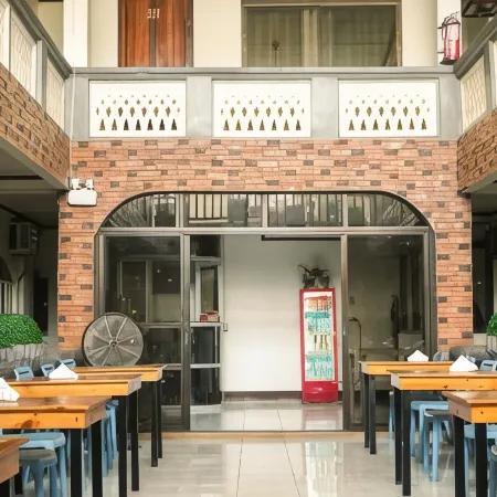 Macky's Hidden Inn