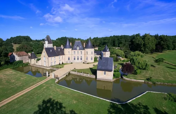 瓦隆格城堡酒店