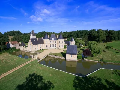 Château de Vaulogé Hôtels à : La Suze-sur-Sarthe