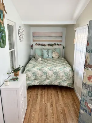 Cozy Cape Cottage Hotels near Point of Rocks Landing Beach