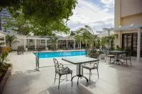 Courtleigh Hotel & Suites - Pools