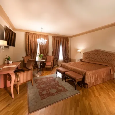 San Luca Palace Hotels near Guinigi Tower