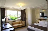 North Point Hotel - parking