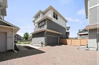 Spacious 5-bedroom house in charming Castle Rock with AC, WiFi, fitness area