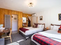 Grand Pine Cabins Hotele w: Wrightwood