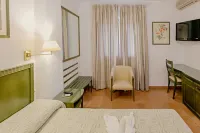 Lantana Garden Hotels in Pilas