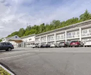 Seasider Motel - parking
