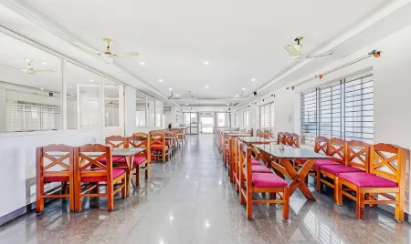 Treebo Atithi Comforts, 1 Km from Nisargadhama Forest