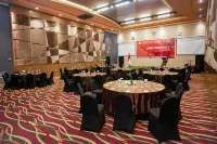 Meotel Purwokerto - Rooftop Pools