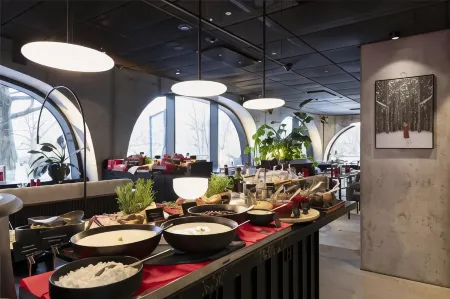 Radisson Red Helsinki Отели рядом с достопримечательностью «Хельсинкский университет»