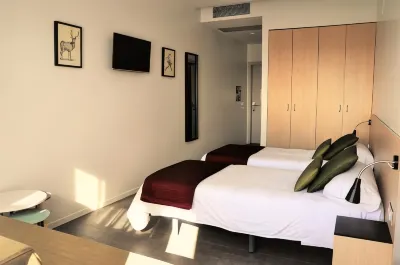 Centre Esplai Albergue Hotels near Vueling