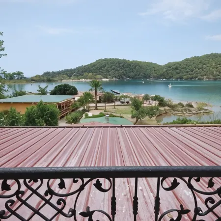 S3 Seahorse Beach Club
