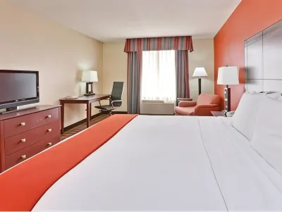 Holiday Inn Express & Suites Chicago-Algonquin فنادق في Crystal Lake