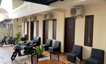 Jatiwinangun Homestay Near Gor Satria Purwoketo Mitra RedDoorz