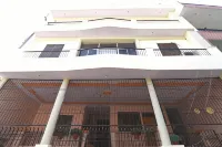 DS Residency-Near Ghats N Temples-Parking-Free Wi-Fi Hotels in 