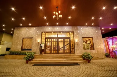 Hotel le Amritam Các khách sạn gần Forest Research Institute Museum