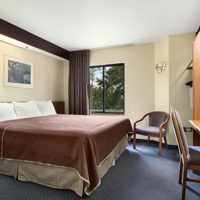 Travelodge by Wyndham Fort Myers Airport Hotels near Southwest Florida International Airport